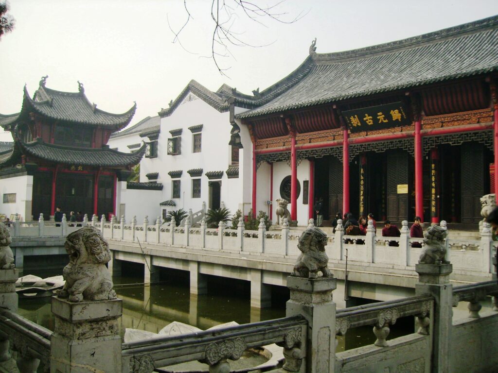 Christmas Day in China and a trip to two of the major Buddhist temples in Wuhan.